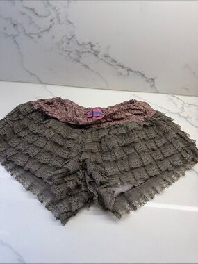 Edikted Layered Lace High-Waist Shorts - Mauve Waist, Olive Lace